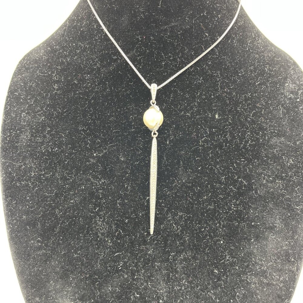 Vince Camuto Silver Tone Faux Pearl Dagger Long Rhinestone Pendant Necklace 28”